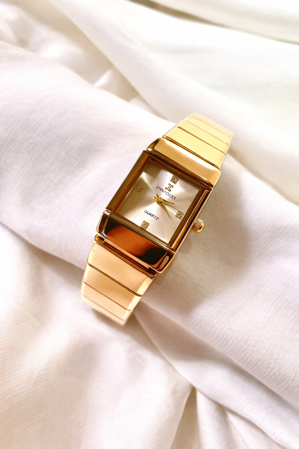 Montre Classique Dorée Rectangulaire