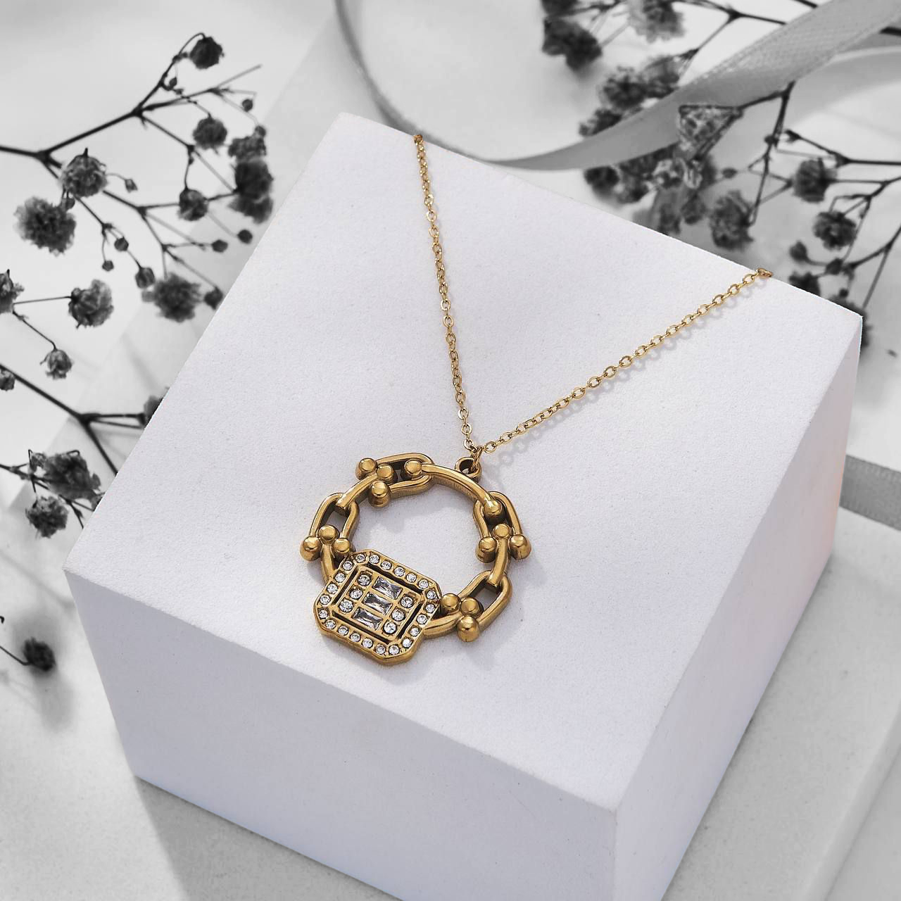 Collier Cercle Doré & Cristaux