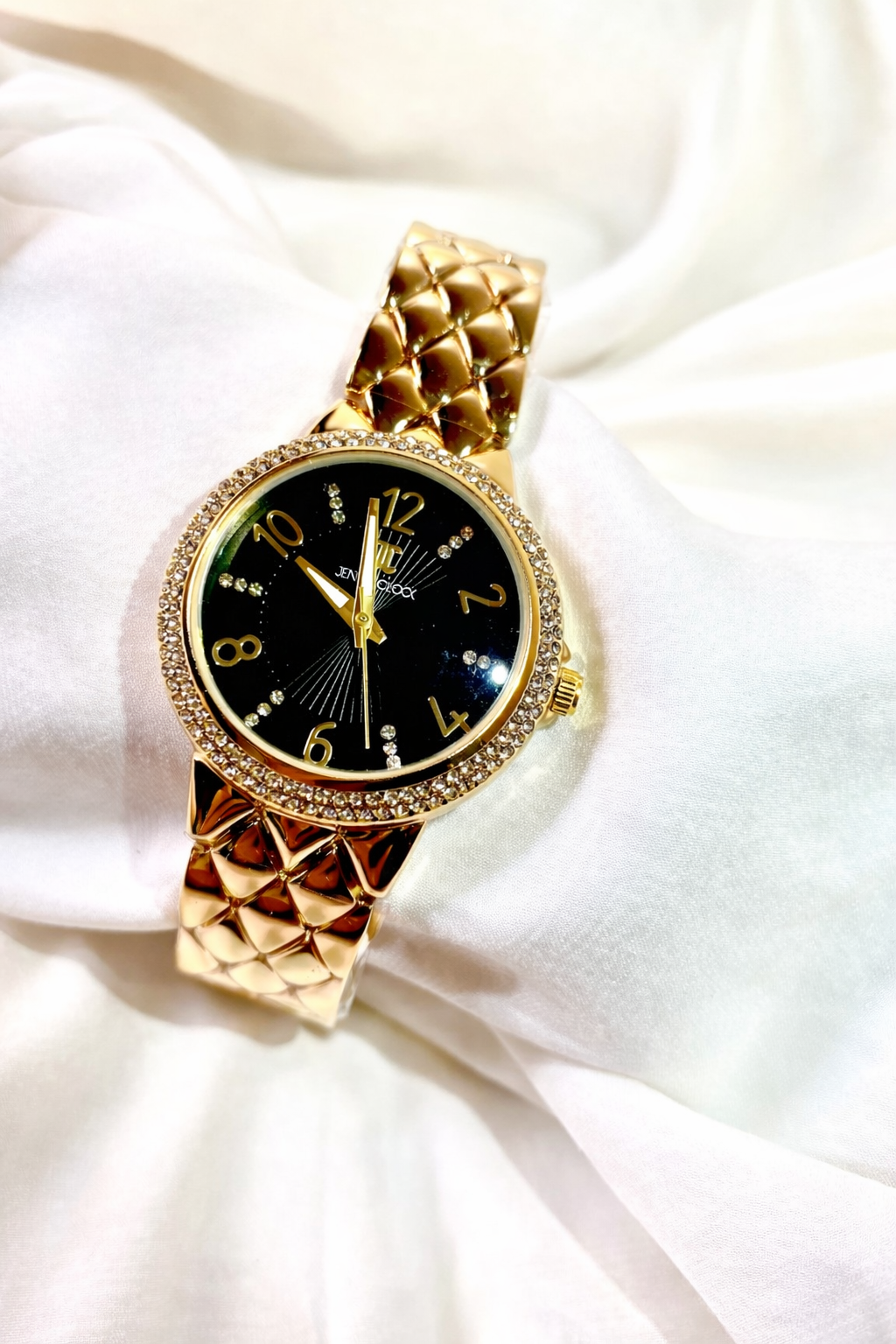 Montre Femme Élégance Dorée à Cadran Noir