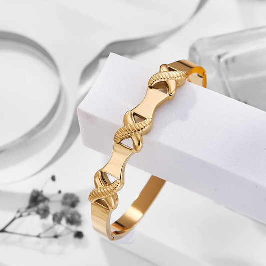 Bracelet Doré avec Motif Tressé – Élégance Unique